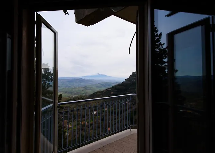 ベッド・アンド・ブレックファスト Un Al Belvedere 4*